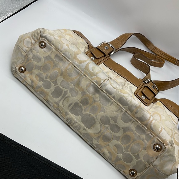 EXTRA LARGE COACH PLEATED SHOULDER BAG - Picture 5 of 10